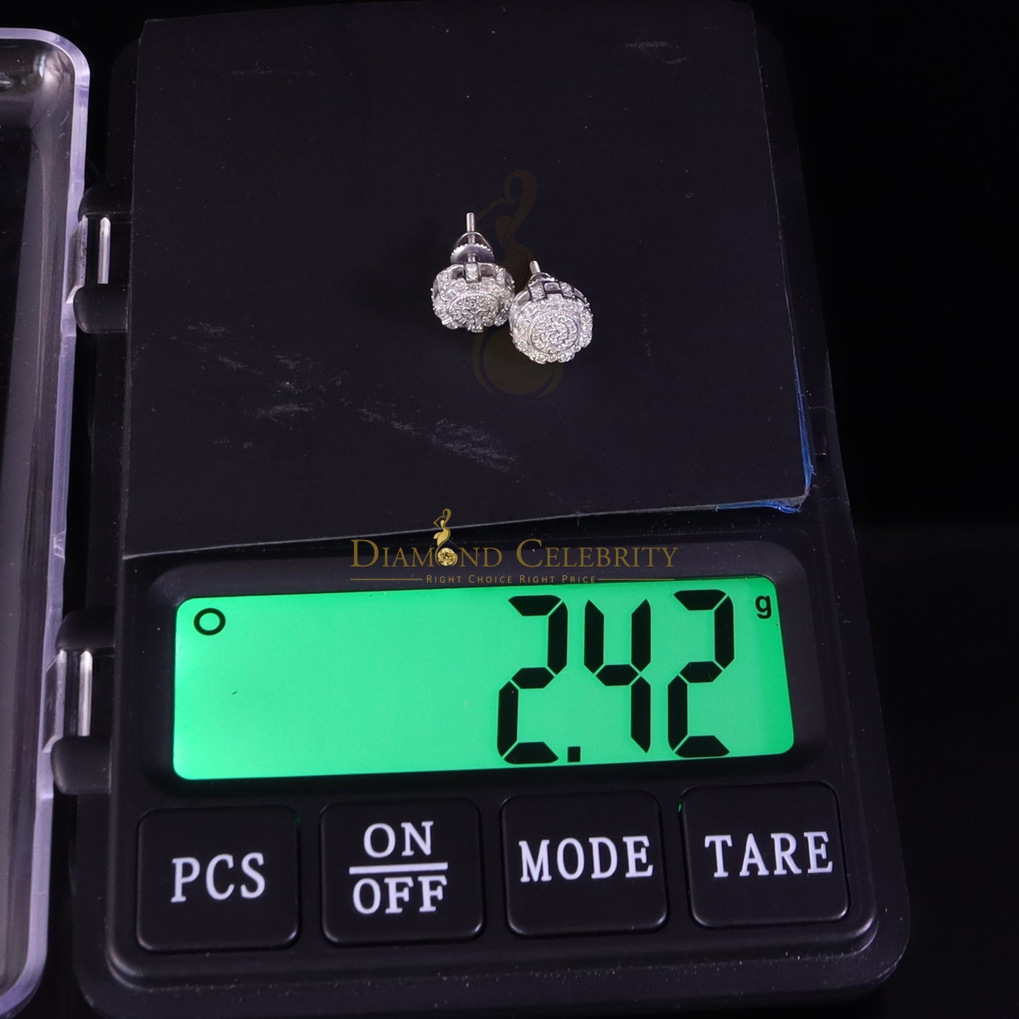 Diamondcelebritees Round Stud Earrings Men's/Womens 925 Silver White 0.50ct VVS 'D' Moissanite