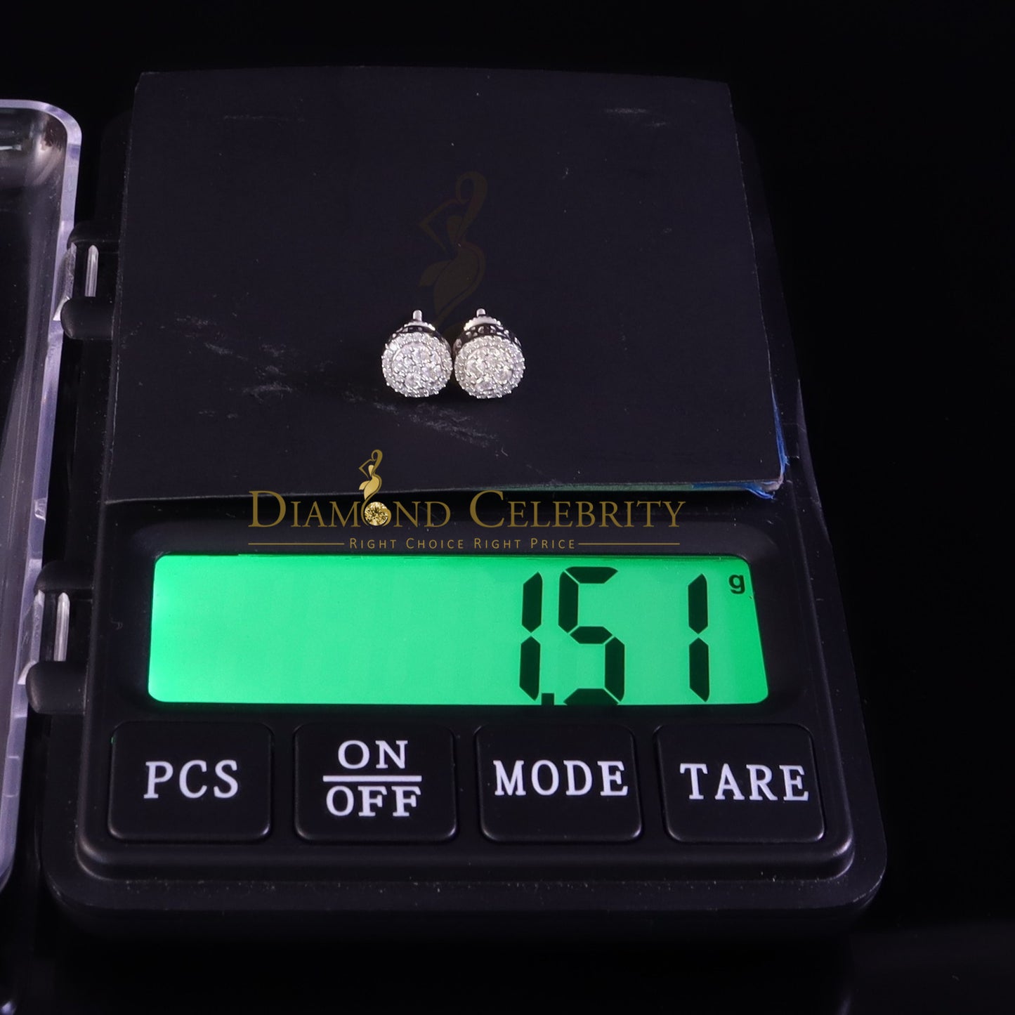 Diamondcelebritees 0.50ct VVS 'D' Moissanite Round Men's/Womens 925 Silver White Stud Earrings