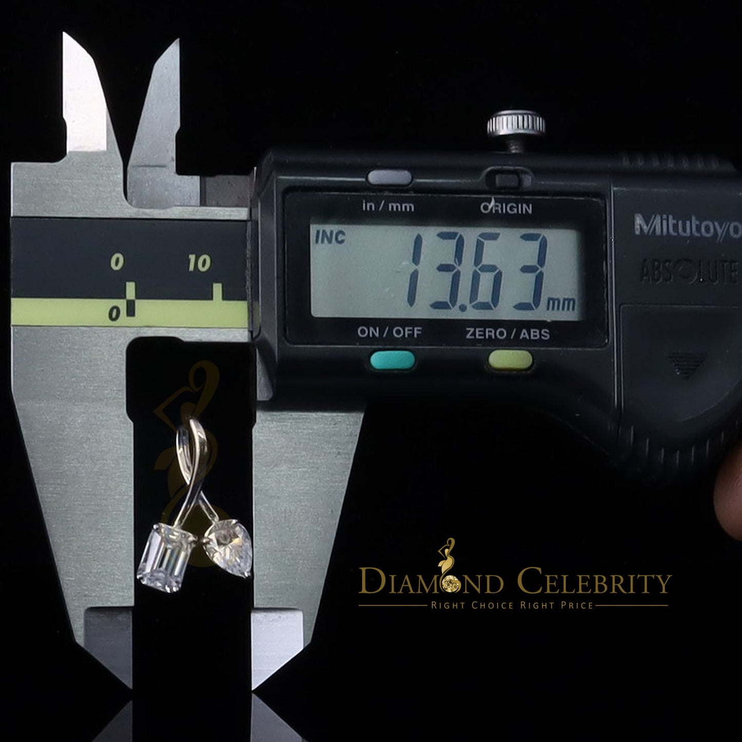 Diamondcelebritees White 925 Silver 2.00 ct VVS D Clr Moissanite Pear & Emerald Toi et Moi Pendant