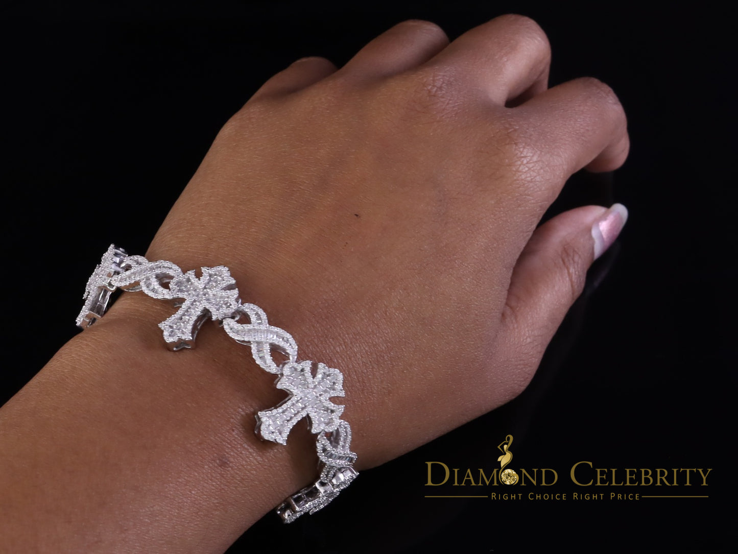 Diamondcelebritees 9.00ct Silver White 925 Moissanite budded cross Men's/Womens Bracelet 8 Inch.