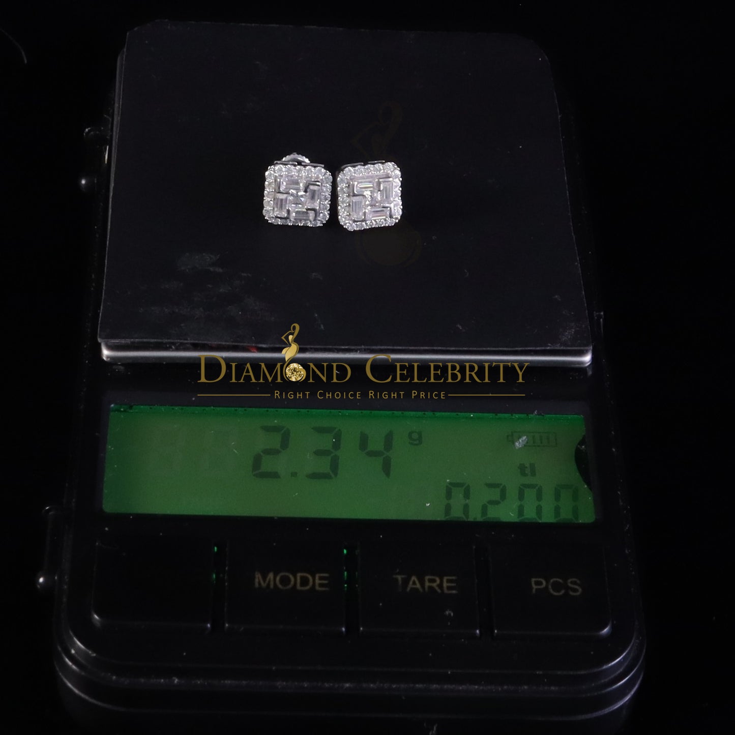 Diamondcelebritees White Silver 1.25ct VVS 'D' Moissanite Men's/Women's 925 Square Stud Earrings