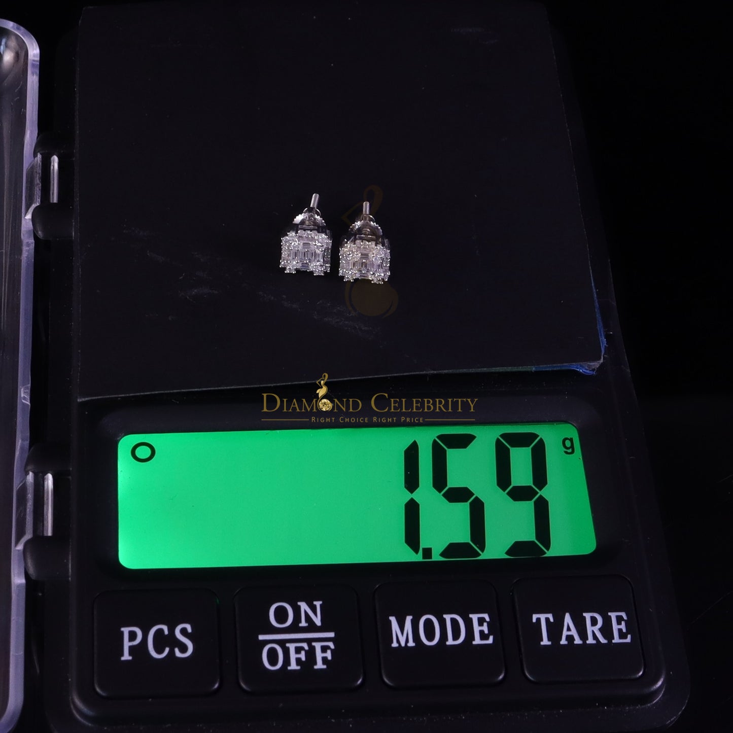 Diamondcelebritees Men's/Women's 925 Silver White 0.50ct VVS 'D' Moissanite Baguette Stud Earrings