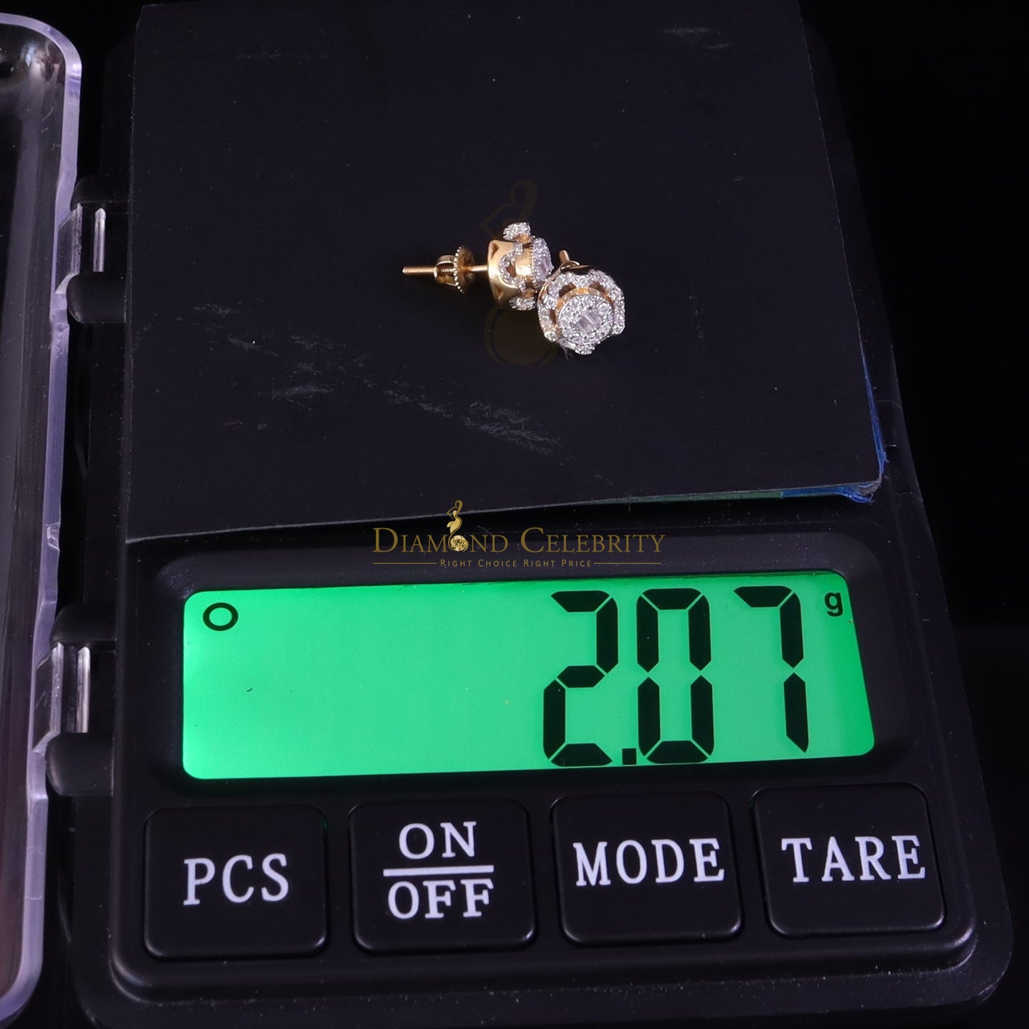 DiamondCelebritees 0.50ct VVS 'D' Moissanite Men's/Womens 925 Silver Yellow Round Stud Earrings
