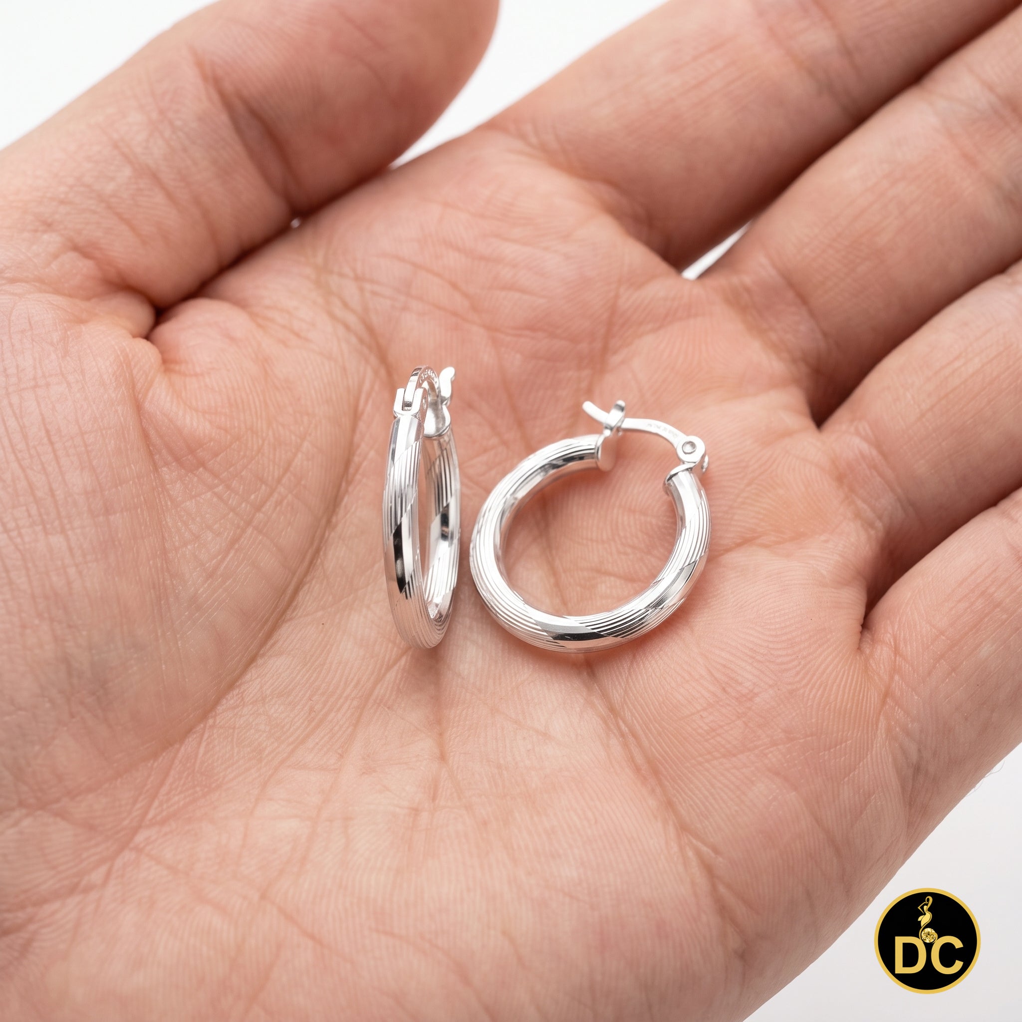 925 Sterling Silver Classic Round Diamond-cut Chevron Texture 14mm Hoop Earrings
