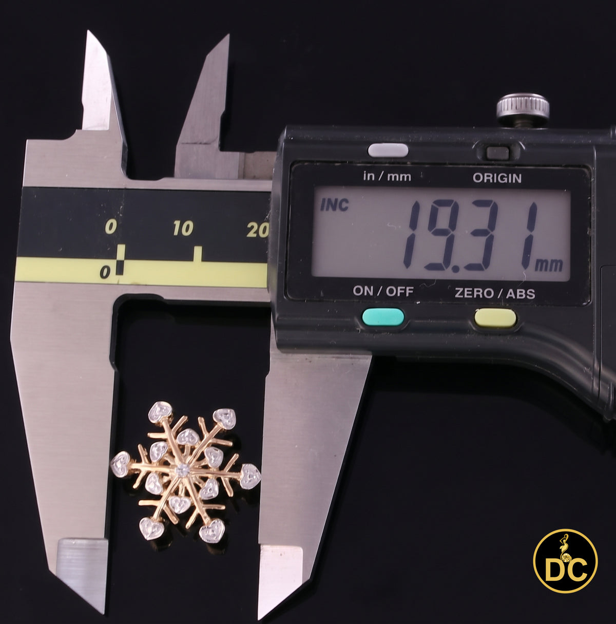 DiamondCelebritees  925 Sterling Silver Genuine 0.01ct Diamond Snowflake Cluster Pendant Necklace