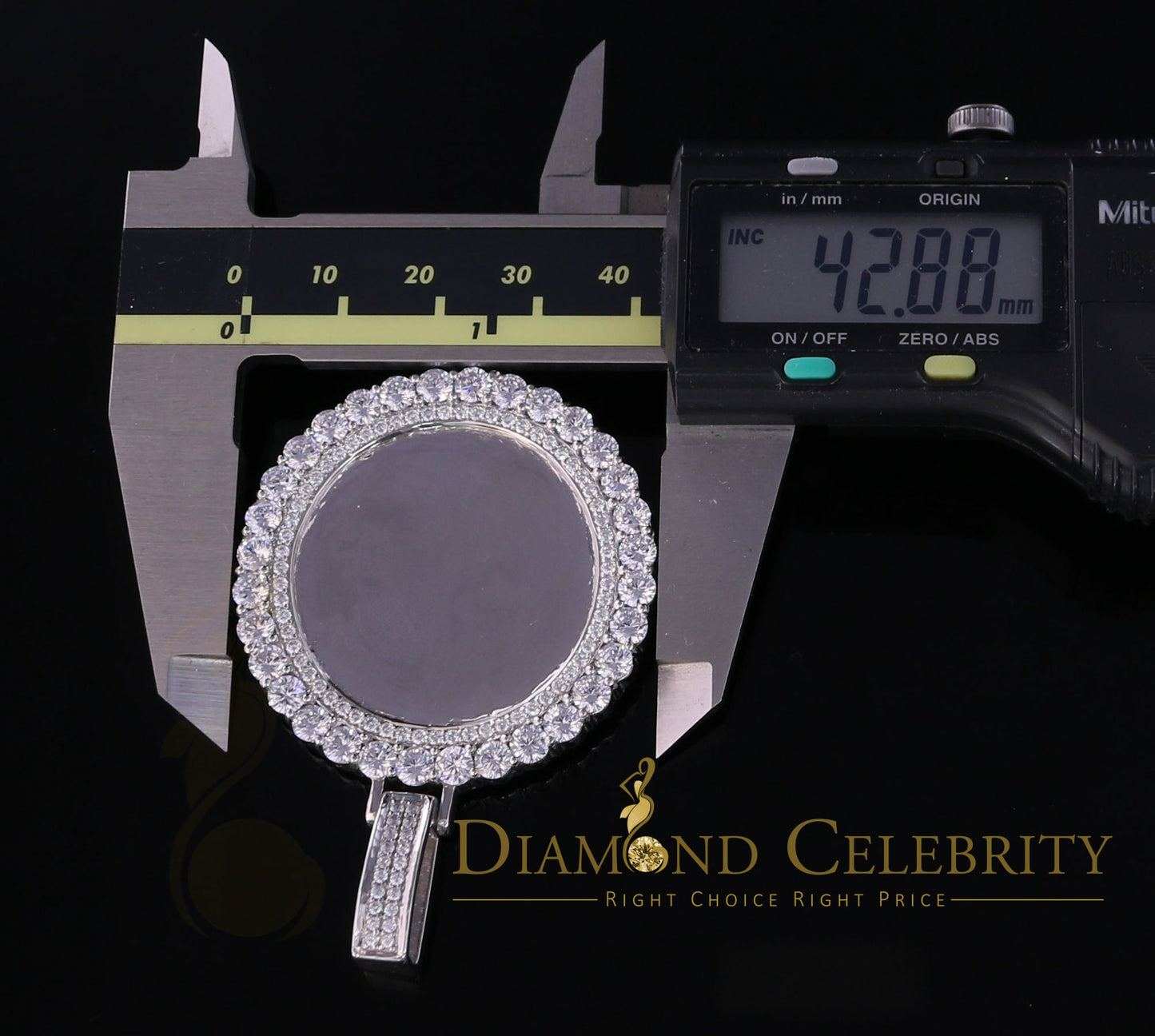 DiamondCelebritees White Charm 925 Sterling Silver Round Shape Pendant with15.09ct Cubic Zirconia